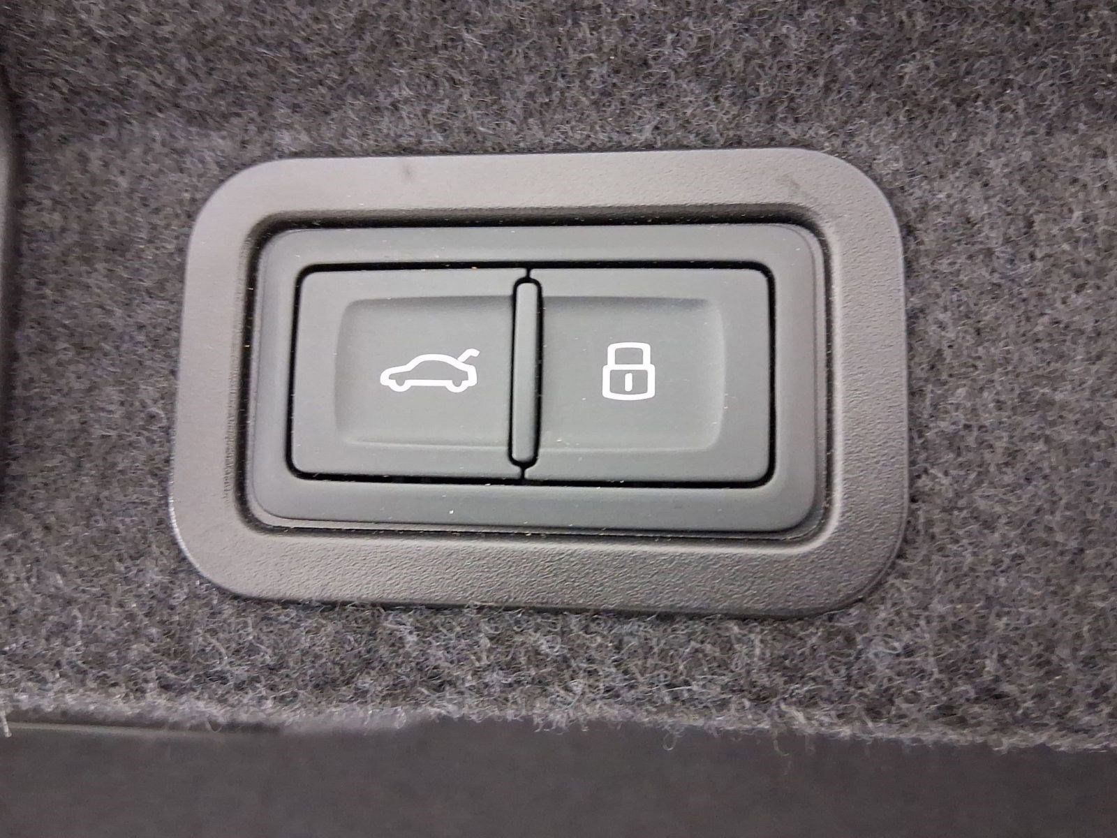 Used 2021 Audi S6 Prestige w/ Prestige Package image 17