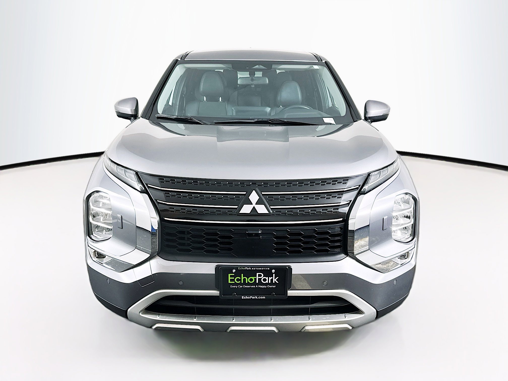 Used 2023 Mitsubishi Outlander SE image 2