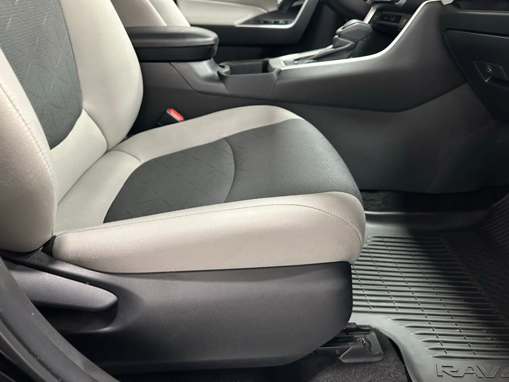 Used 2025 Toyota RAV4 XLE image 57