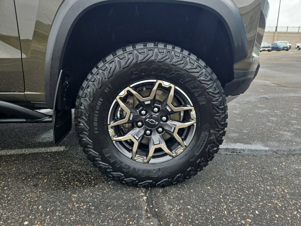 Used 2024 Chevrolet Colorado ZR2 w/ ZR2 Convenience Package III AWD/4WD image 17