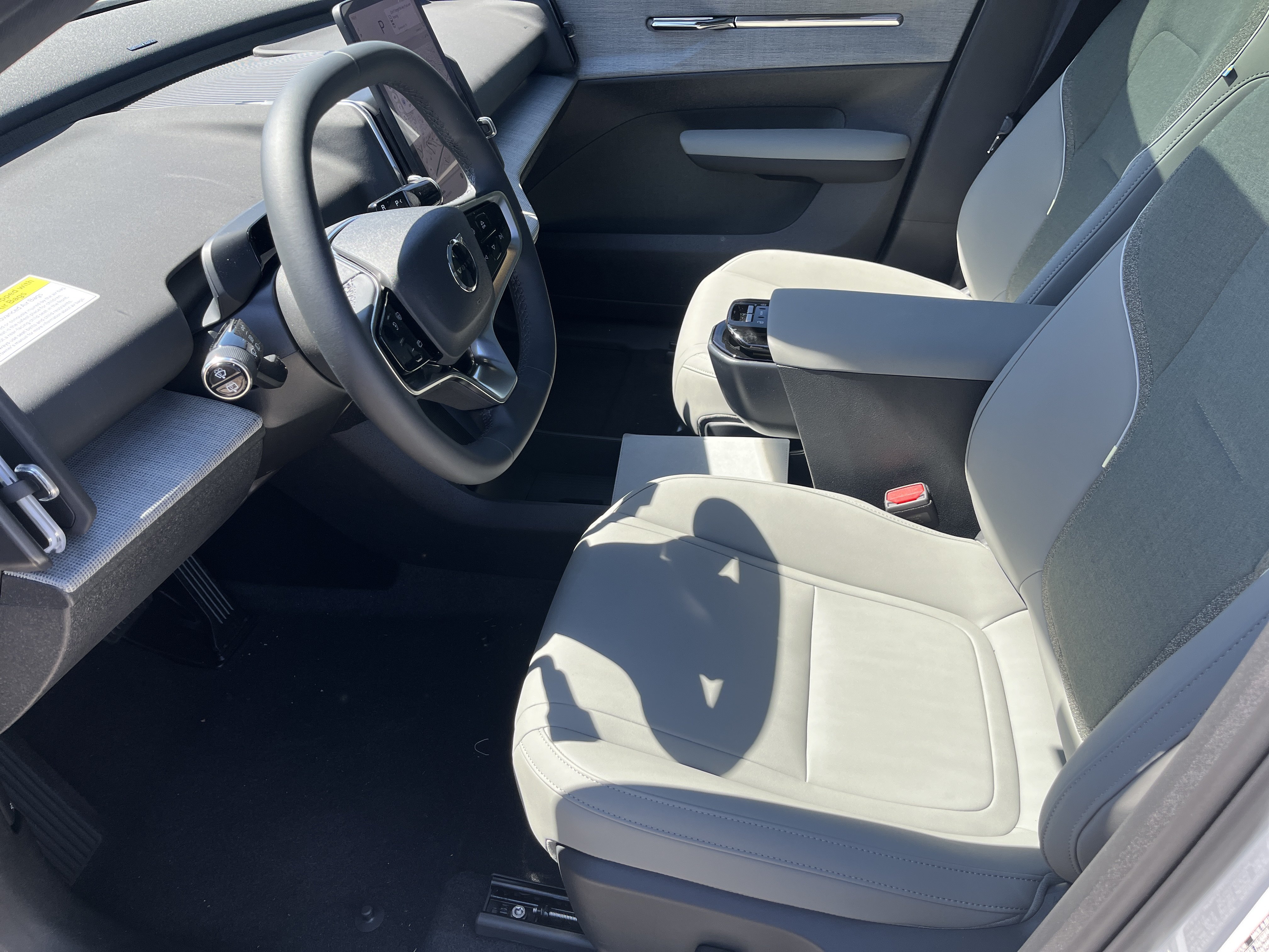 New 2026 Volvo EX30 Plus w/ Protection Package Premier AWD/4WD image 18