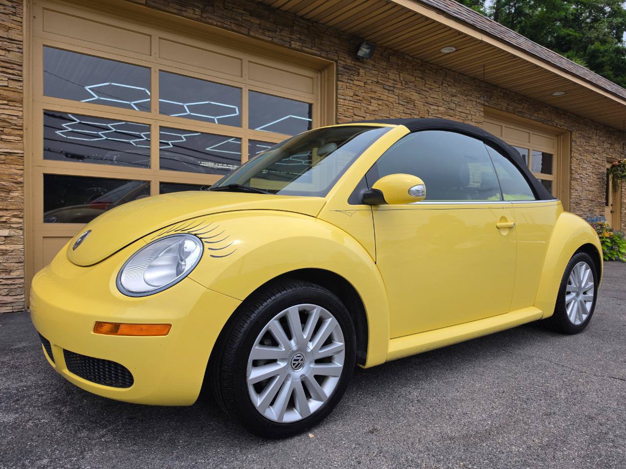Used 2008 Volkswagen Beetle SE FWD image 61
