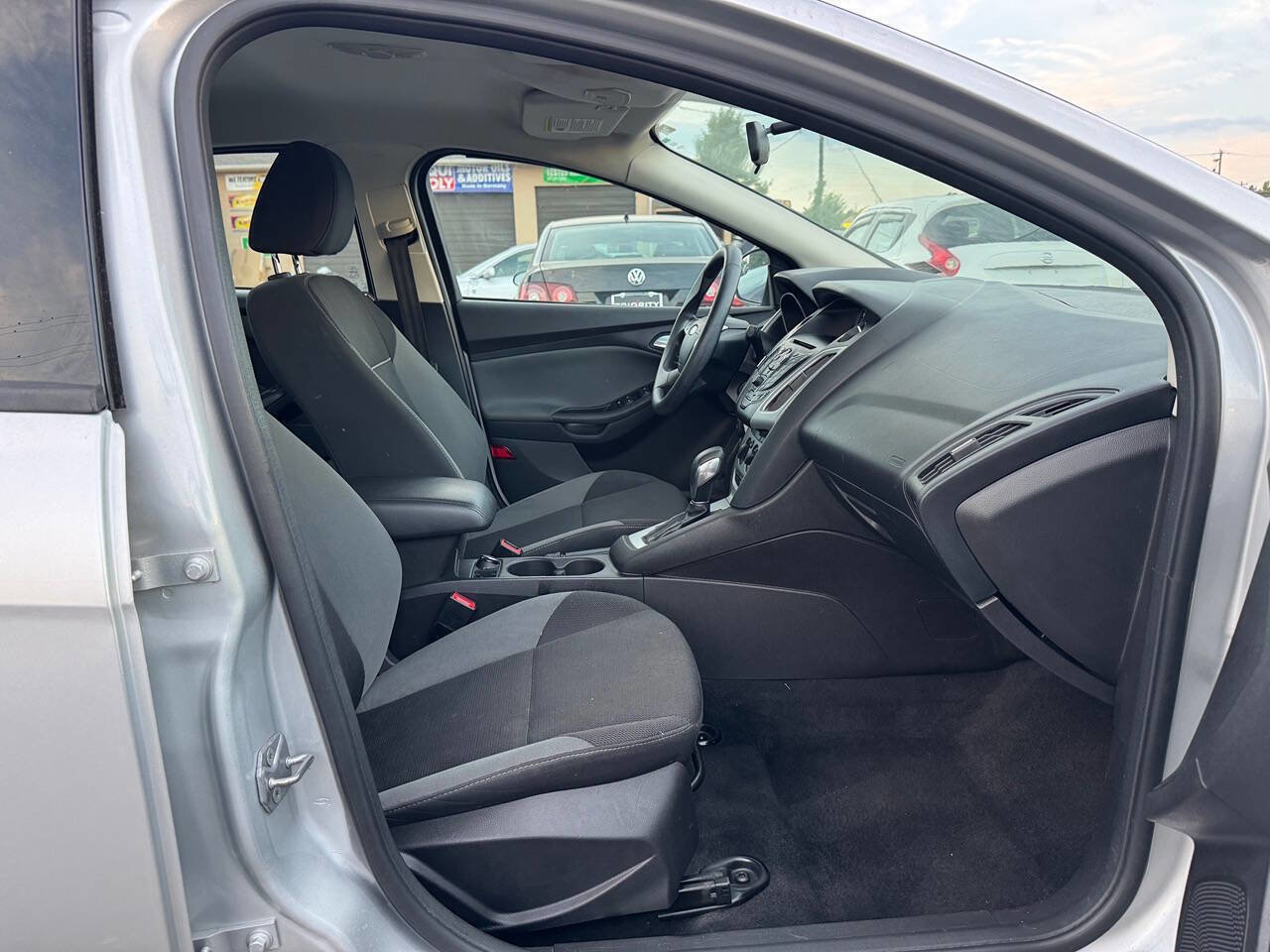 Used 2014 Ford Focus SE FWD image 7