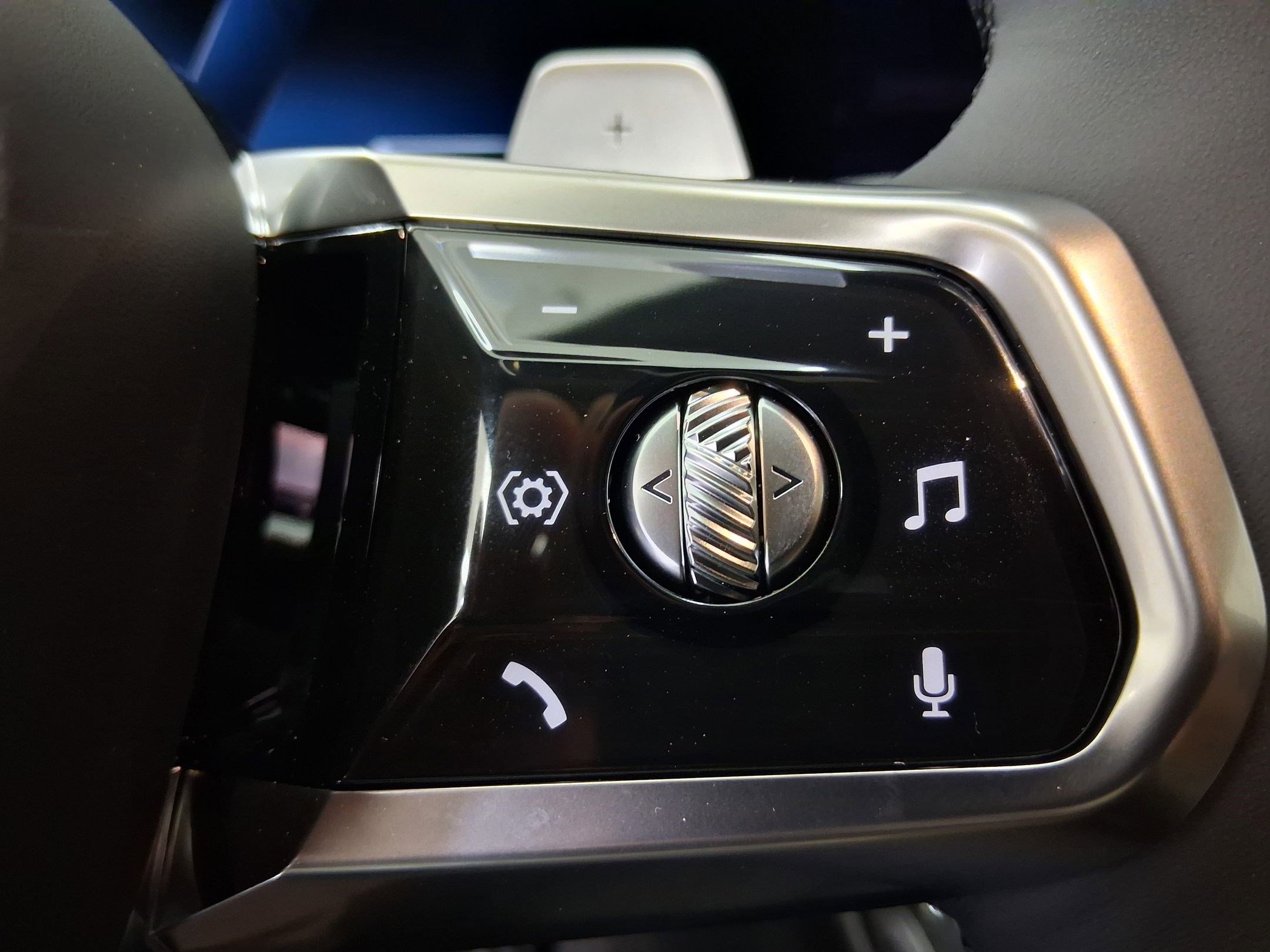 New 2026 BMW 750e xDrive w/ Premium Package AWD/4WD image 22