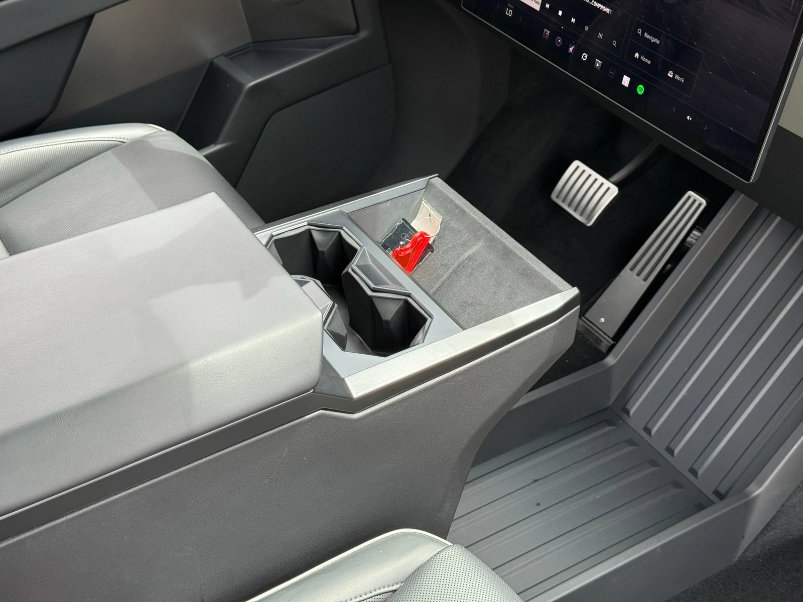 Used 2025 Tesla Cybertruck AWD Crew Cab image 26