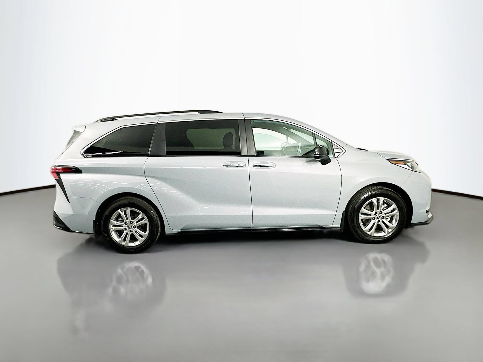 Certified 2023 Toyota Sienna XSE w/ XSE Plus Package AWD/4WD image 8