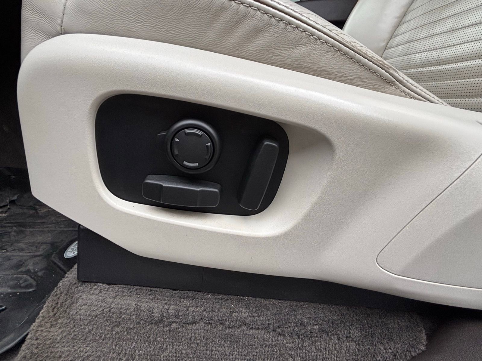 Used 2018 Land Rover Discovery HSE Luxury image 27