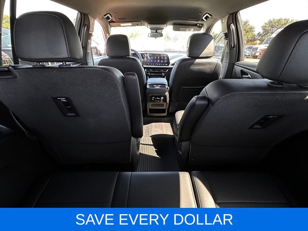 Used 2025 Chevrolet Traverse LT w/ Midnight/Sport Edition FWD image 19