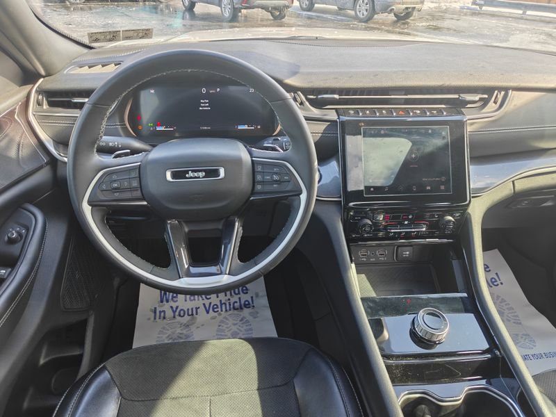 Used 2023 Jeep Grand Cherokee Altitude image 23