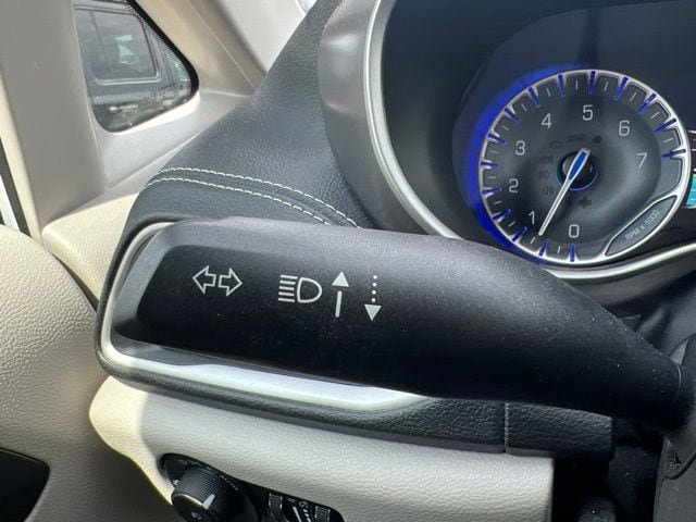 Used 2023 Chrysler Pacifica Touring-L AWD/4WD image 25