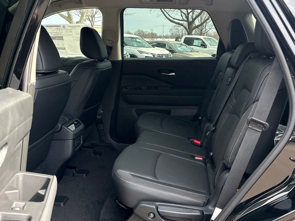 New 2026 Nissan Pathfinder SL image 13