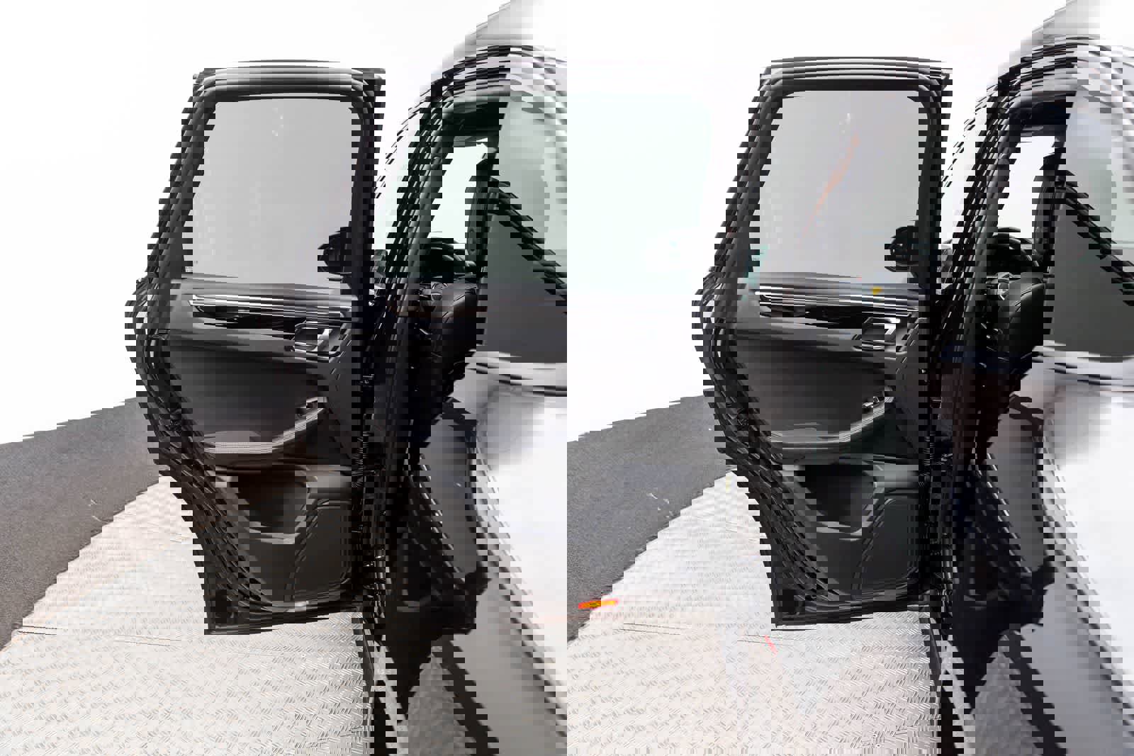 Used 2022 Porsche Macan image 37