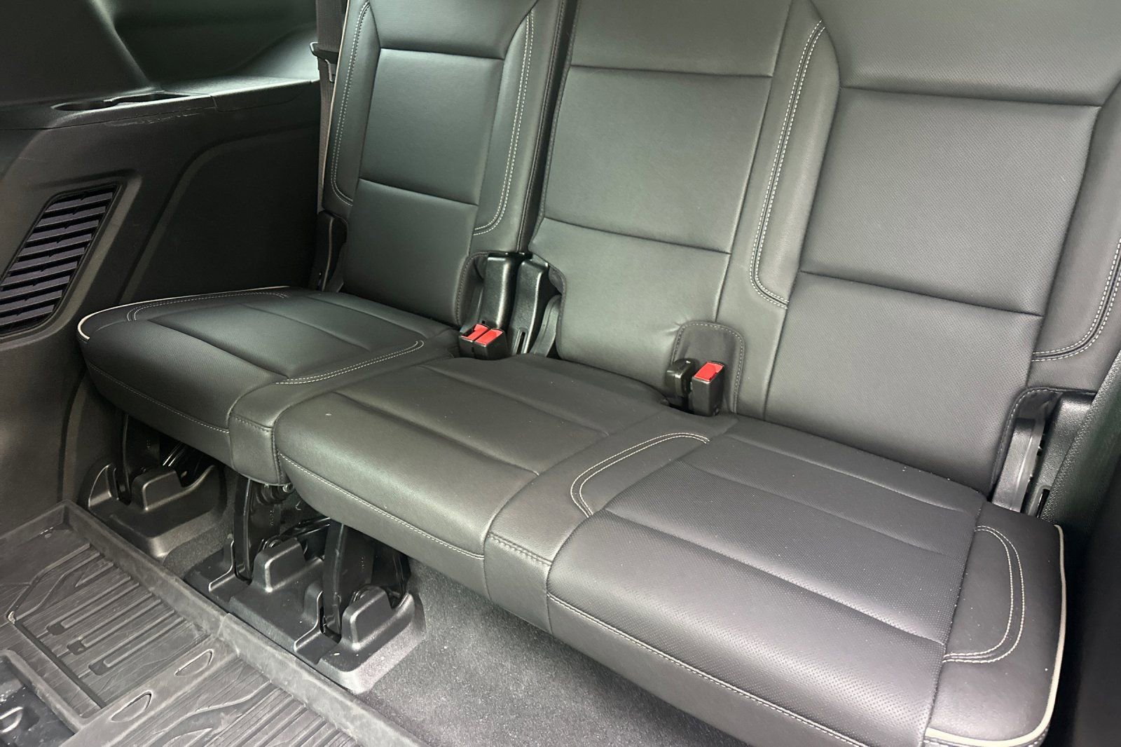 Used 2023 GMC Yukon SLT image 18