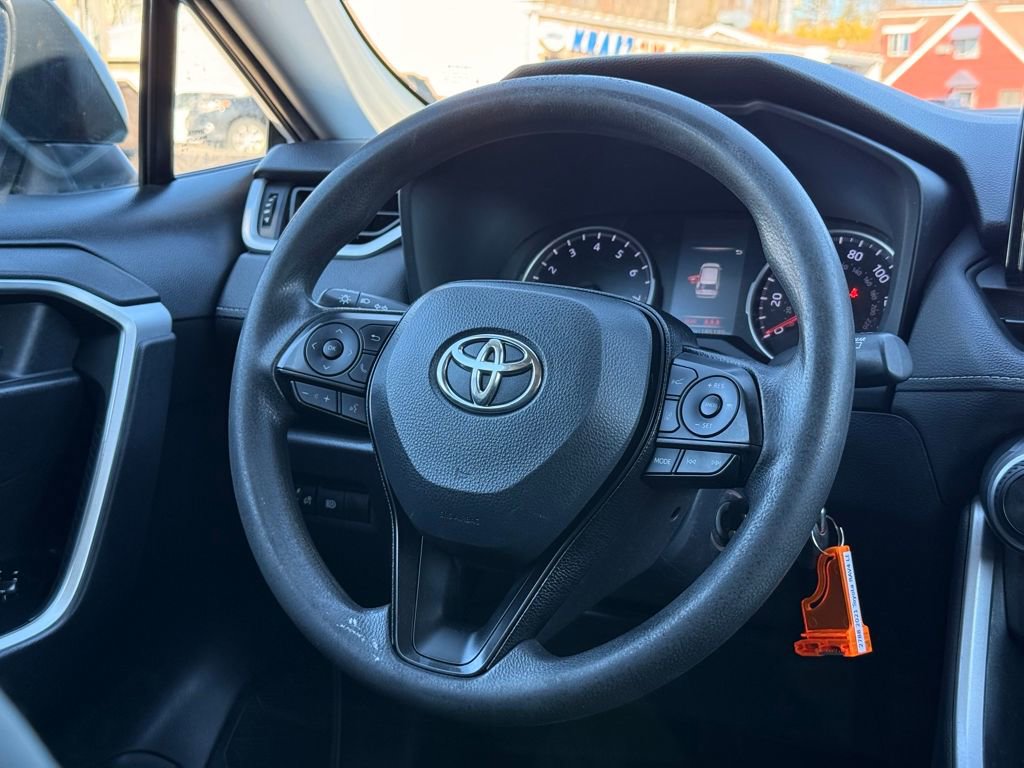 Used 2021 Toyota RAV4 LE image 19