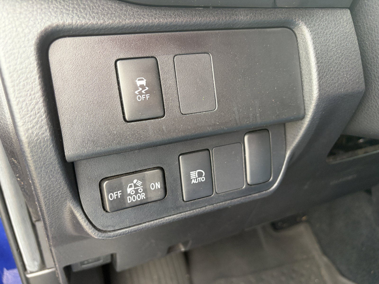 Used 2023 Toyota Tacoma SR5 AWD/4WD image 25