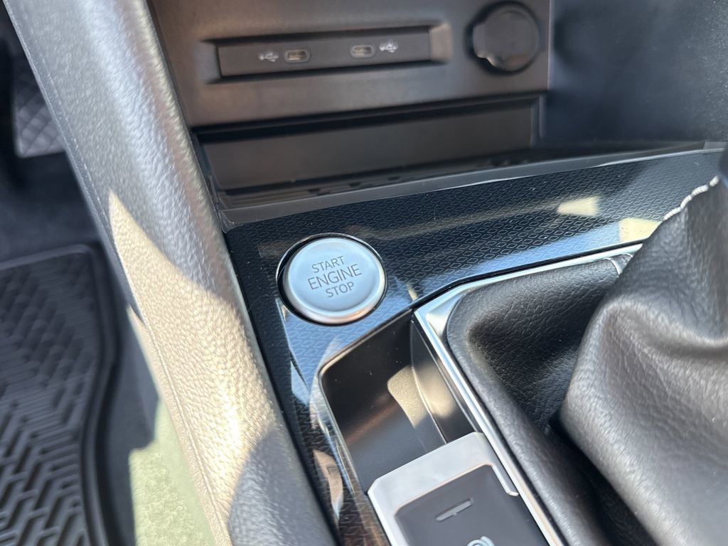 New 2026 Volkswagen Taos SE image 18