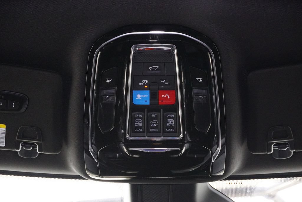 Used 2024 Jeep Grand Cherokee Overland w/ Luxury Tech Group IV AWD/4WD image 25