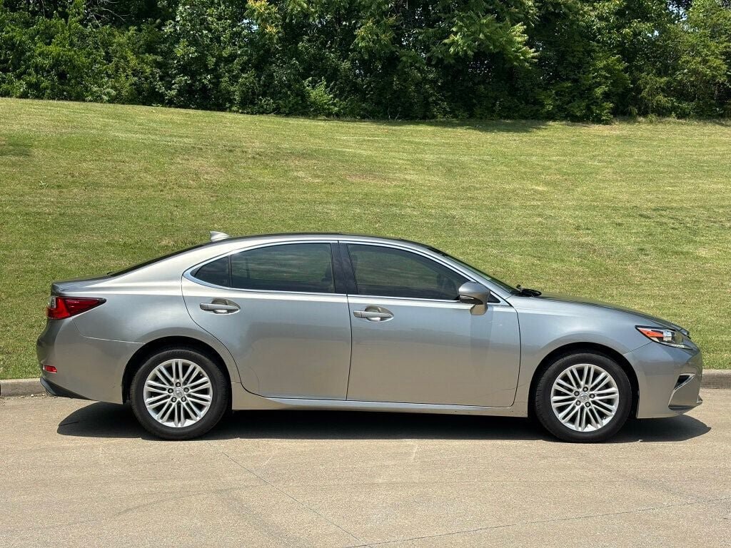 Used 2016 Lexus ES 350 w/ Premium Package w/Wood Trim FWD image 8
