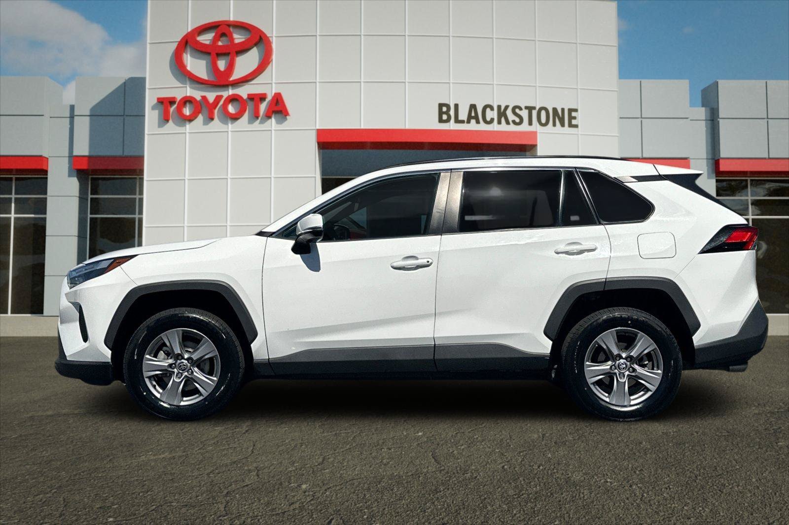 Certified 2022 Toyota RAV4 XLE w/ Convenience Package FWD image 6