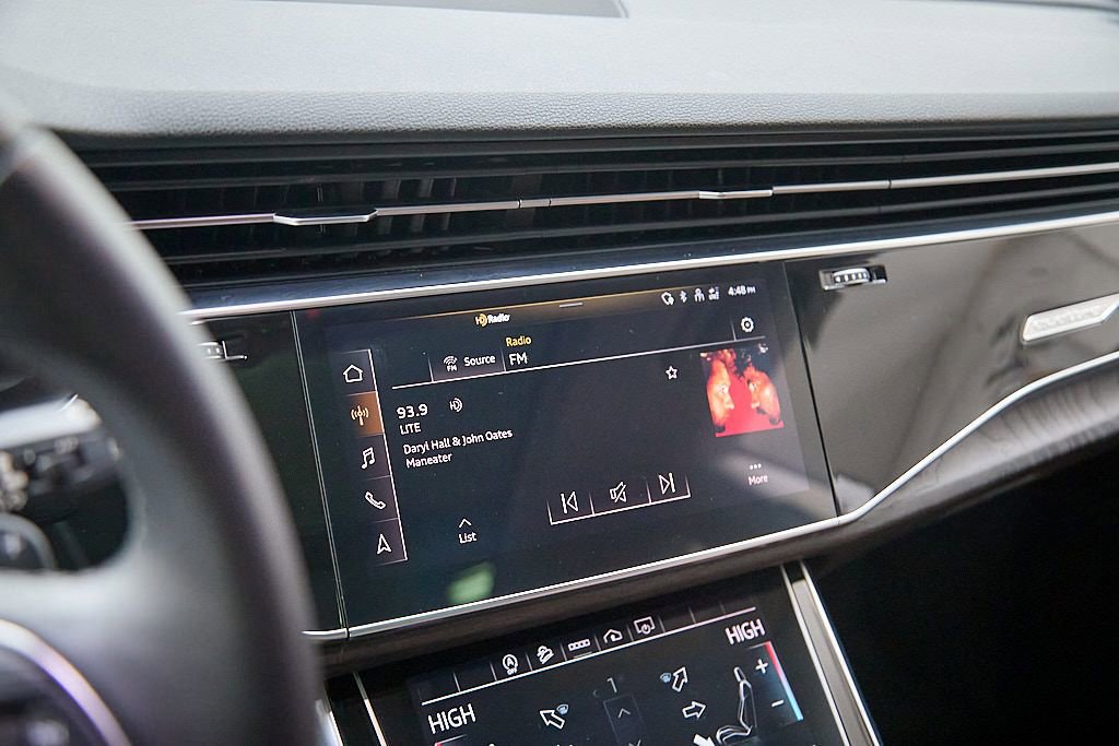 Used 2022 Audi Q8 Premium w/ Convenience Package image 15