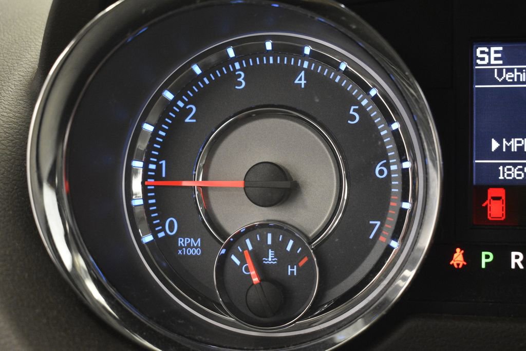 Used 2015 Chrysler Town & Country Touring w/ Driver Convenience Group image 46