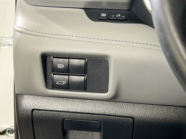 Used 2021 Toyota Highlander XLE AWD/4WD image 24