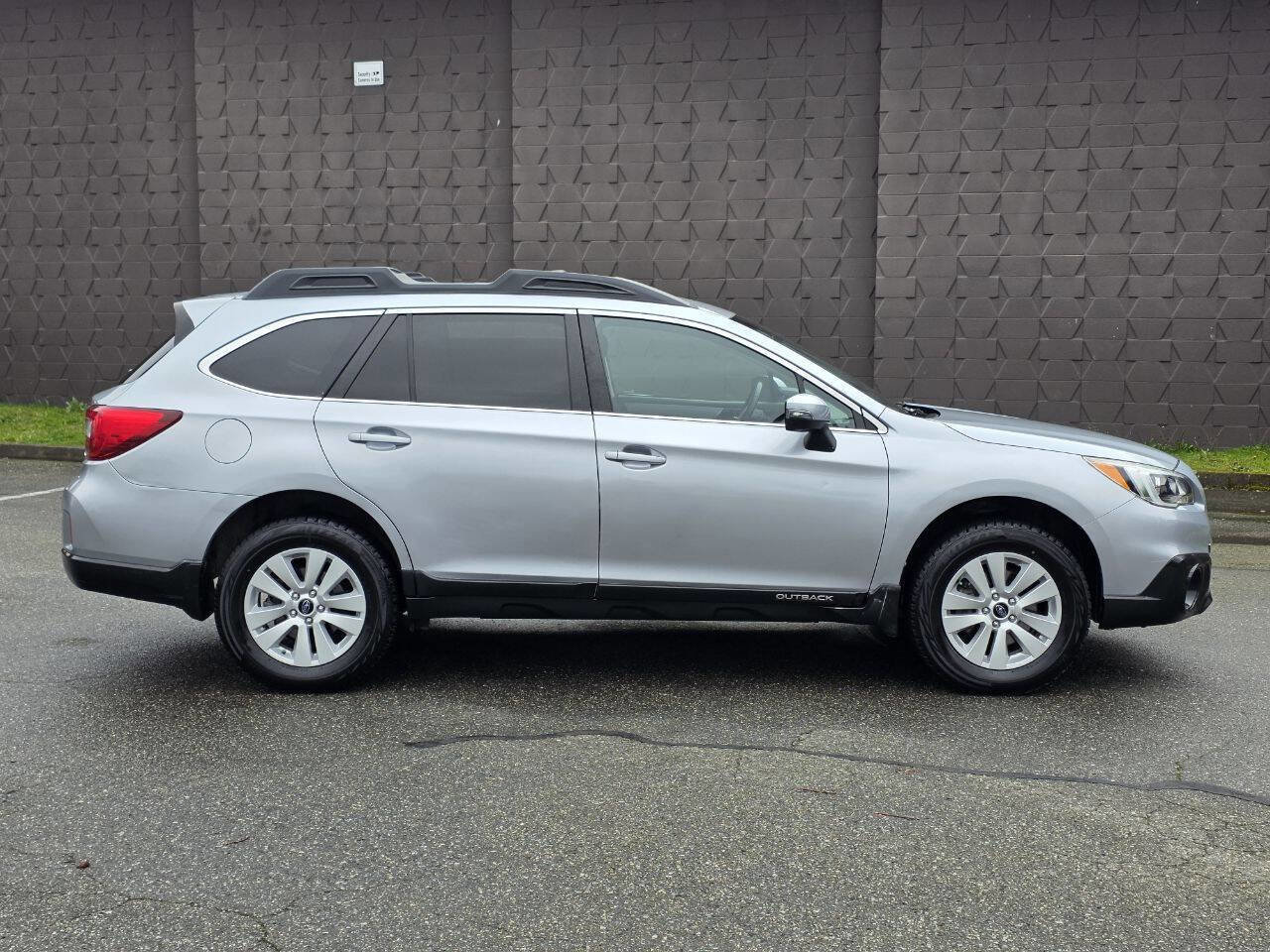 Used 2016 Subaru Outback 2.5i Premium image 4