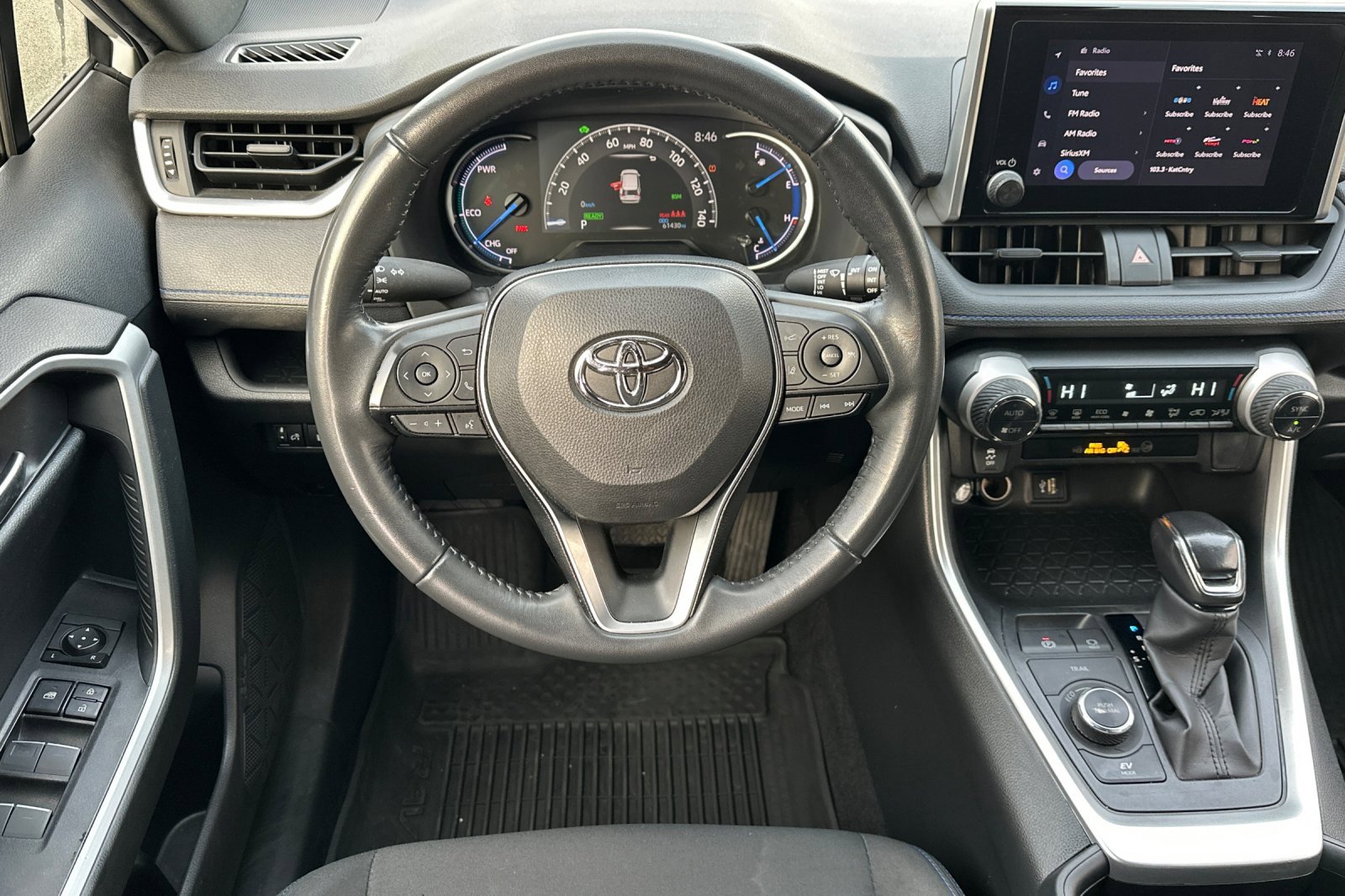 Used 2024 Toyota RAV4 SE image 16
