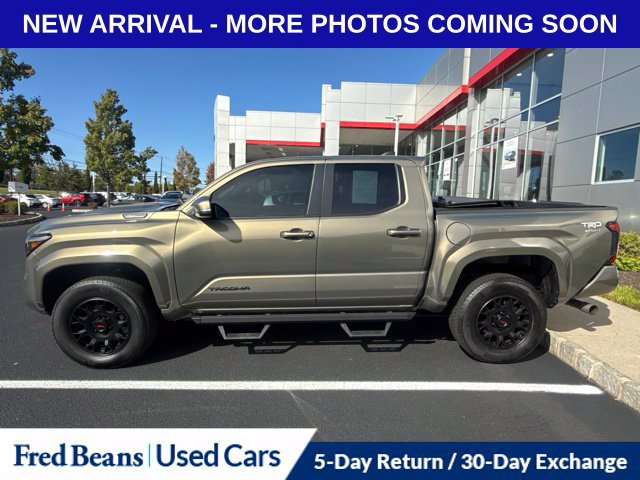 Used 2025 Toyota Tacoma TRD Sport w/ TRD Sport Upgrade Package AWD/4WD image 7