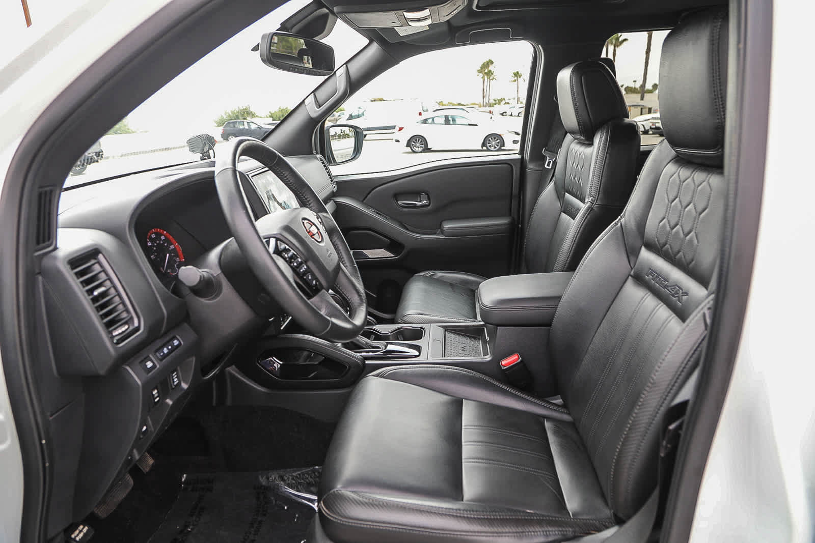 Used 2022 Nissan Frontier PRO-4X w/ Pro-4X Premium Package AWD/4WD image 17