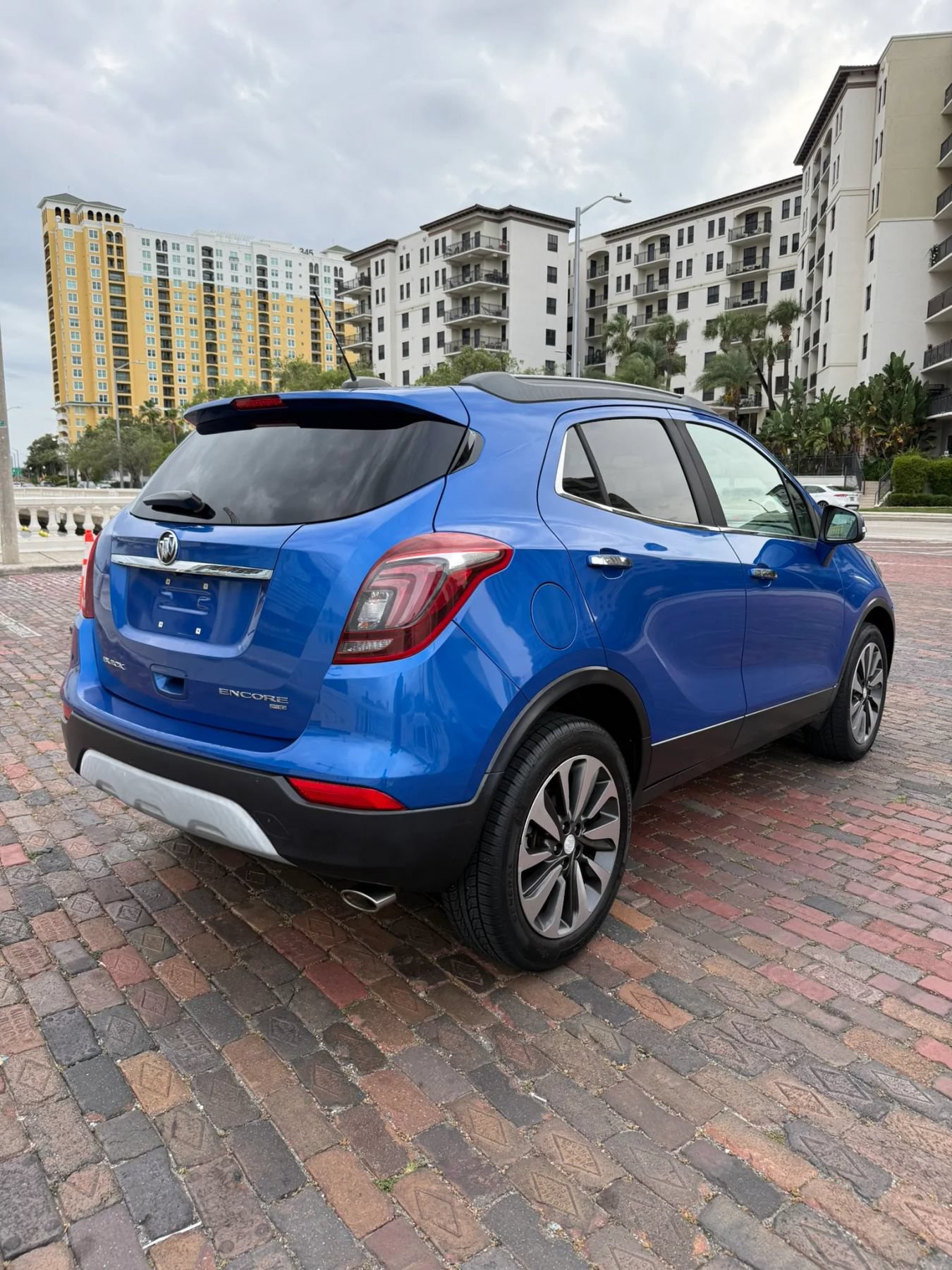 Used 2018 Buick Encore Essence AWD/4WD image 9