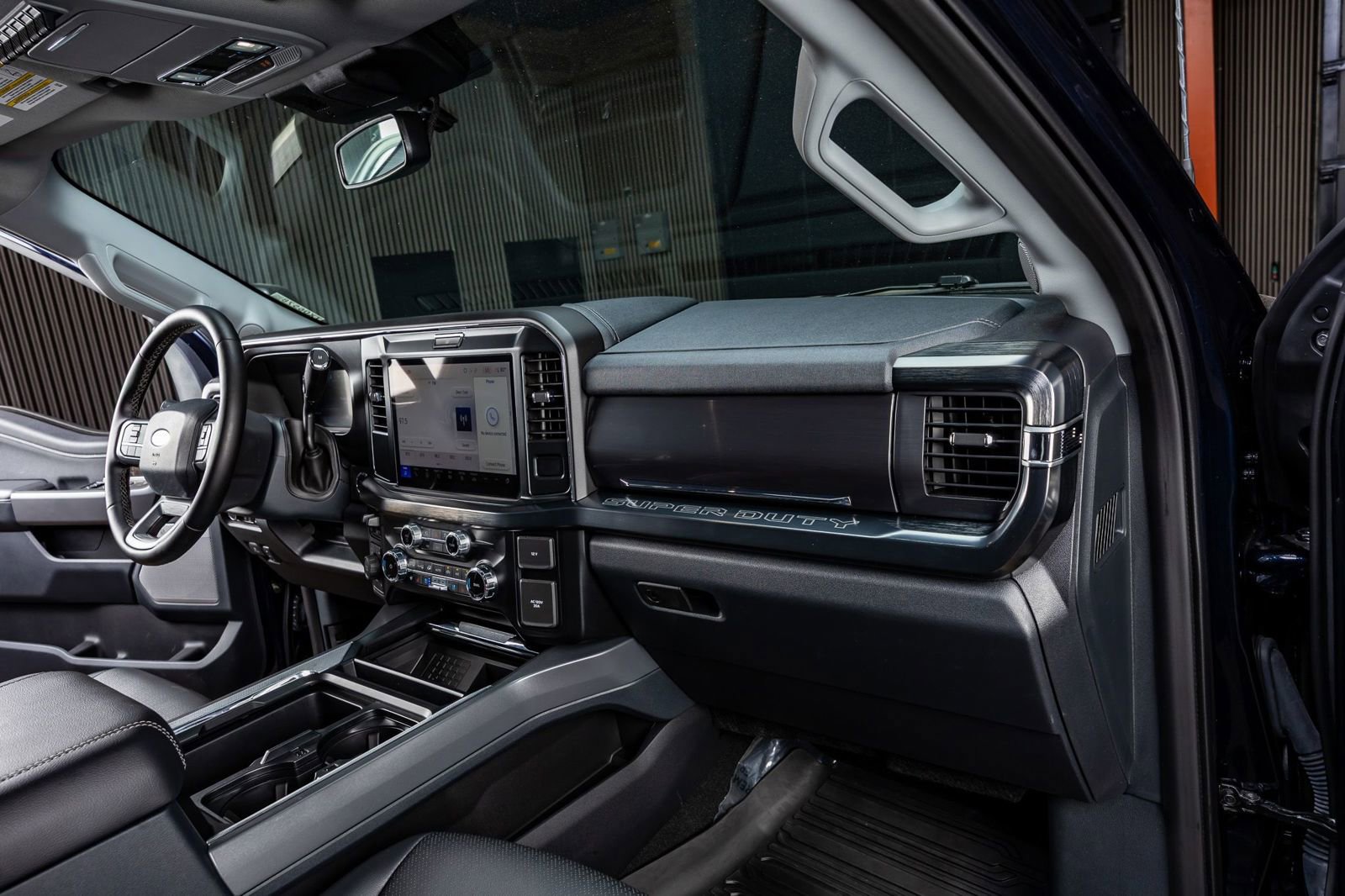 Used 2025 Ford F350 Lariat w/ Black Appearance Package image 18