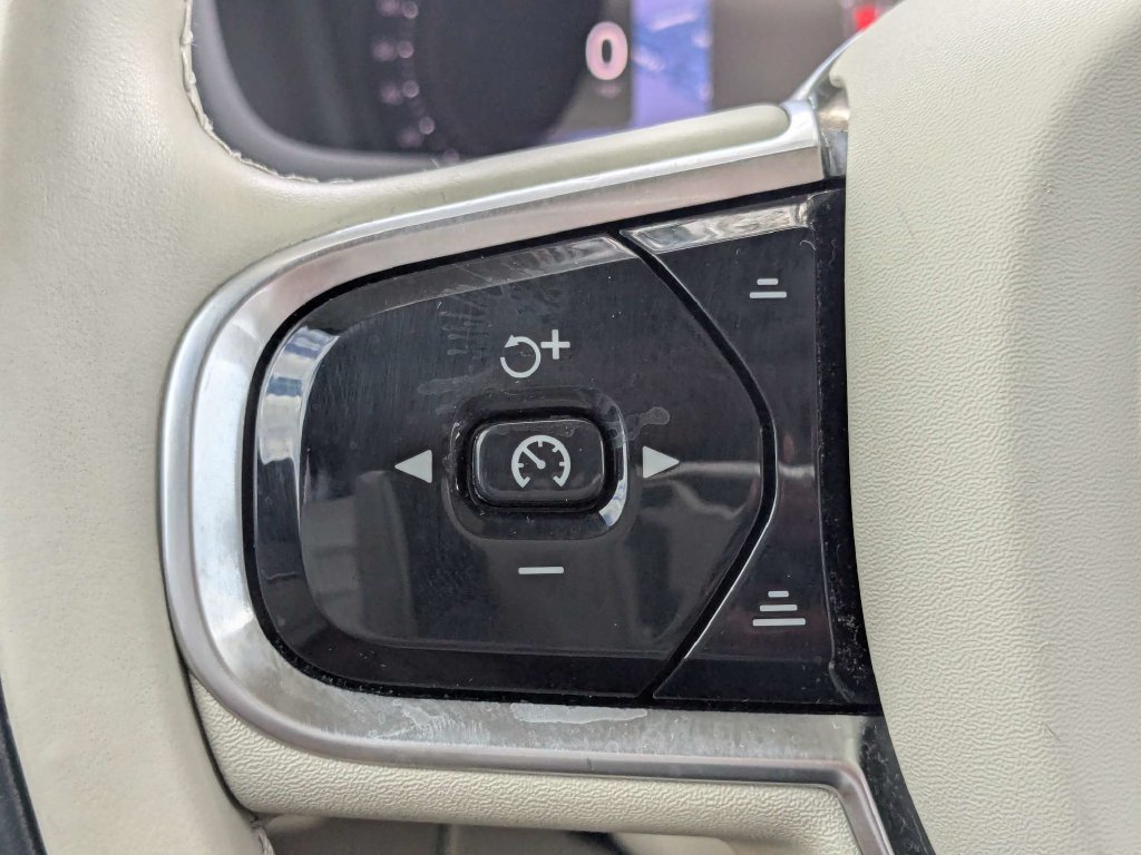 Certified 2023 Volvo XC90 B5 Plus w/ Protection Package Premier AWD/4WD image 33