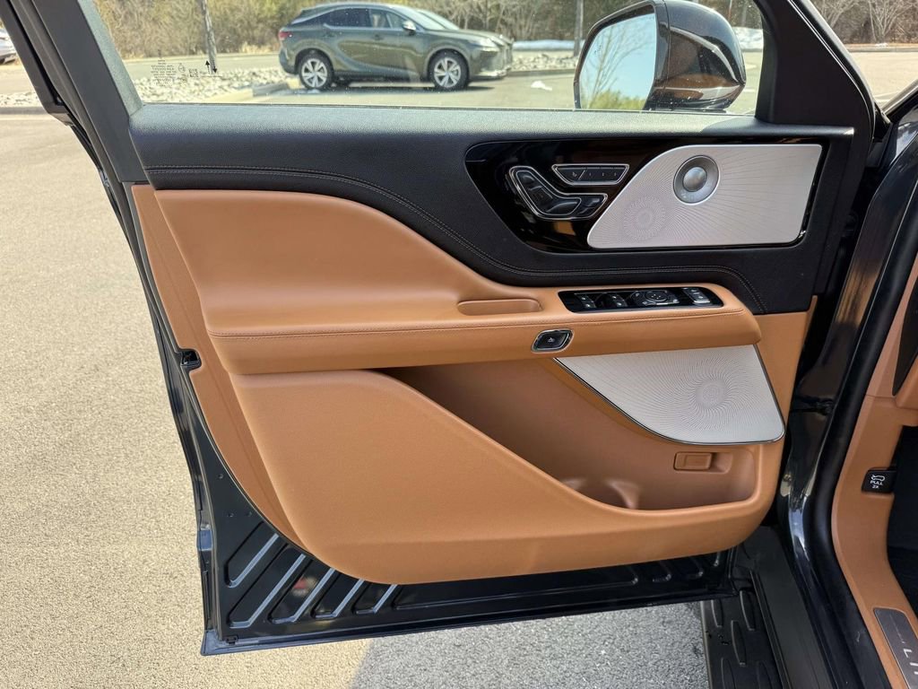 Used 2023 Lincoln Aviator Black Label w/ Dynamic Handling Package image 13