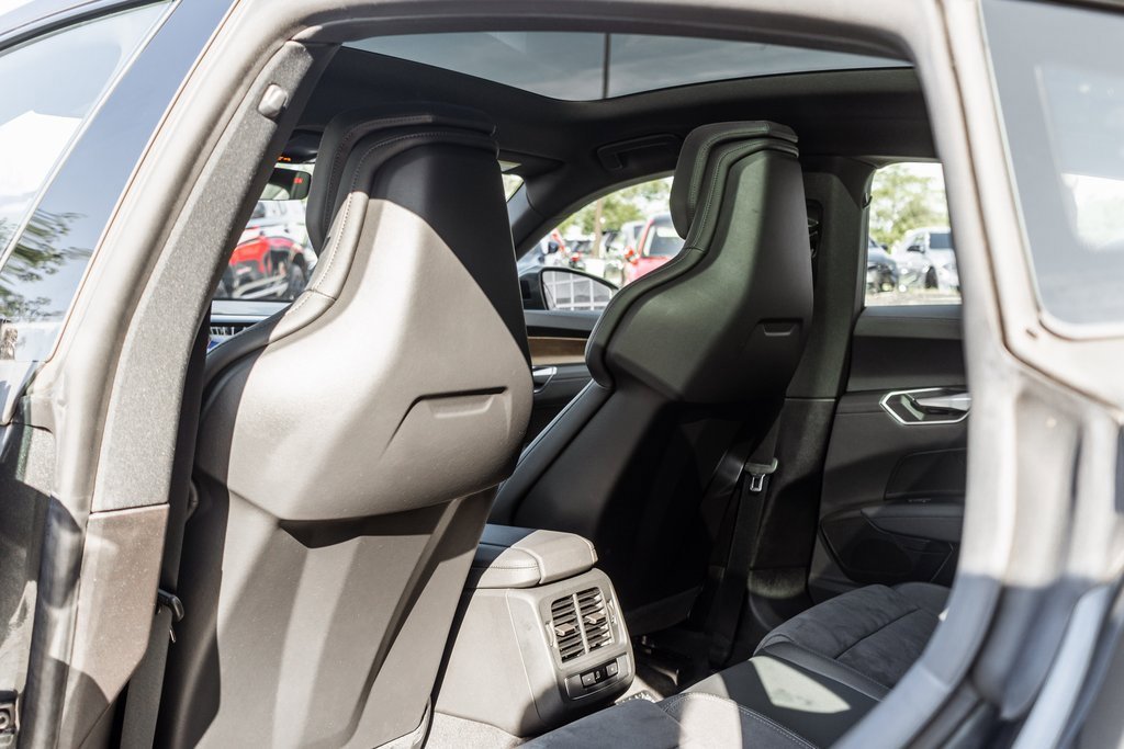 Used 2022 Audi e-tron GT Premium Plus image 23