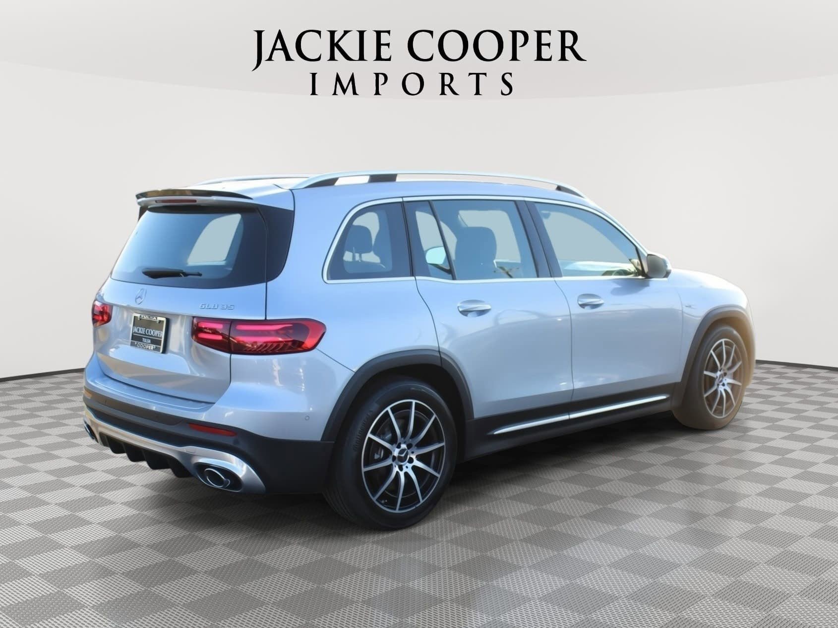 Certified 2025 Mercedes-Benz GLB 35 AMG 4MATIC image 3