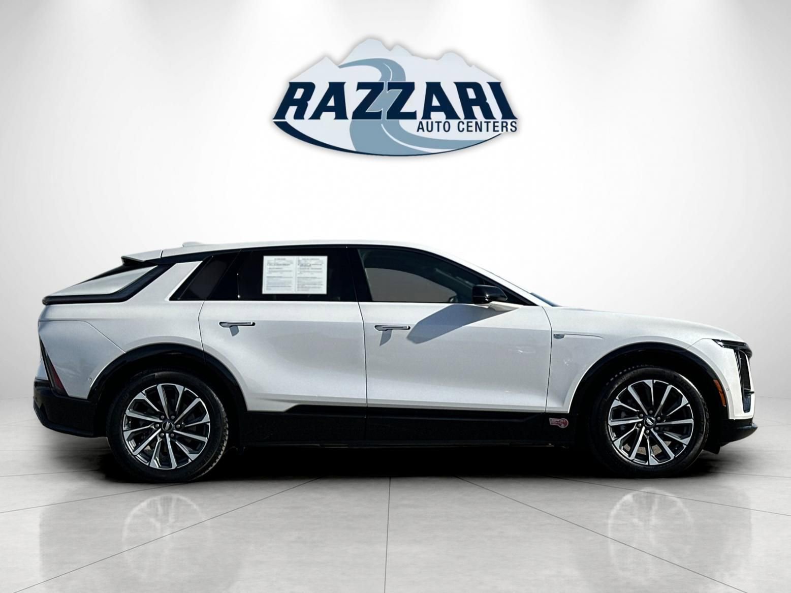 Used 2024 Cadillac Lyriq Sport RWD image 2