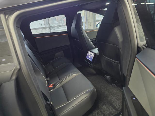 Used 2024 Tesla Cybertruck AWD Crew Cab image 23