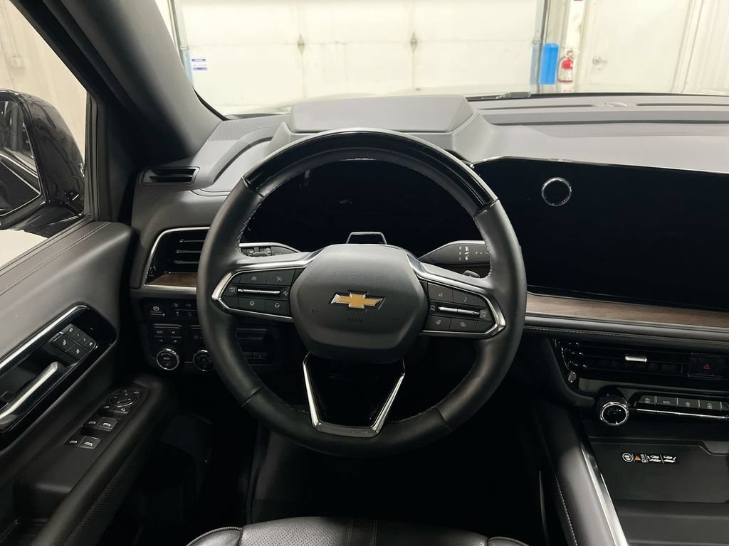 Used 2025 Chevrolet Suburban High Country AWD/4WD image 11