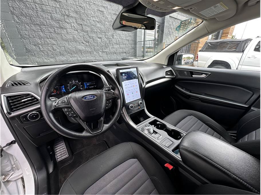 Used 2024 Ford Edge SE w/ Black Appearance Package AWD/4WD image 2