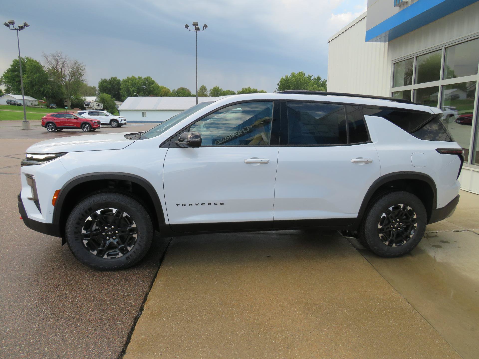 New 2027 Chevrolet Traverse Z71 w/ Enhanced Driving Package AWD/4WD image 1