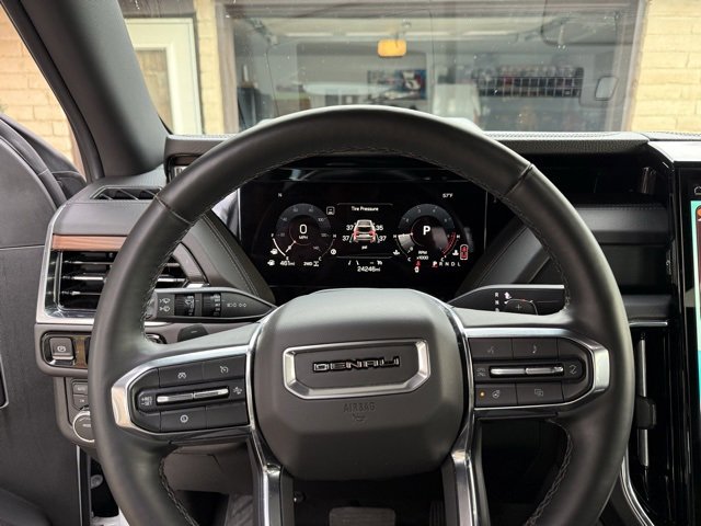 Used 2025 GMC Yukon XL Denali image 7