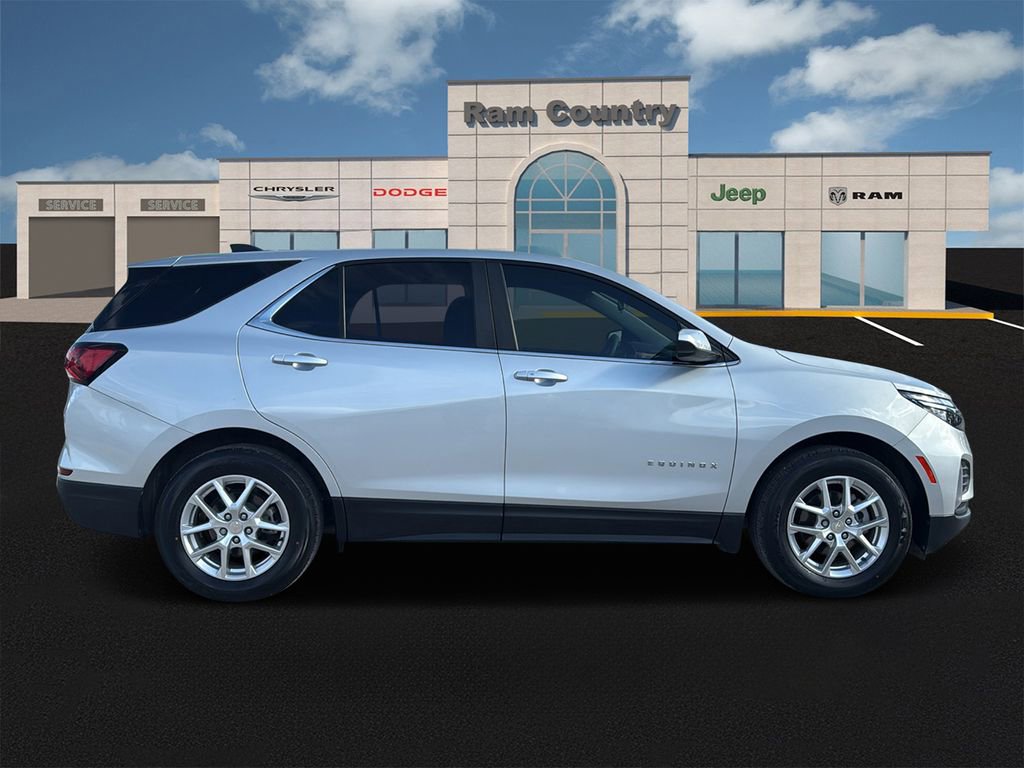 Used 2022 Chevrolet Equinox LT image 2