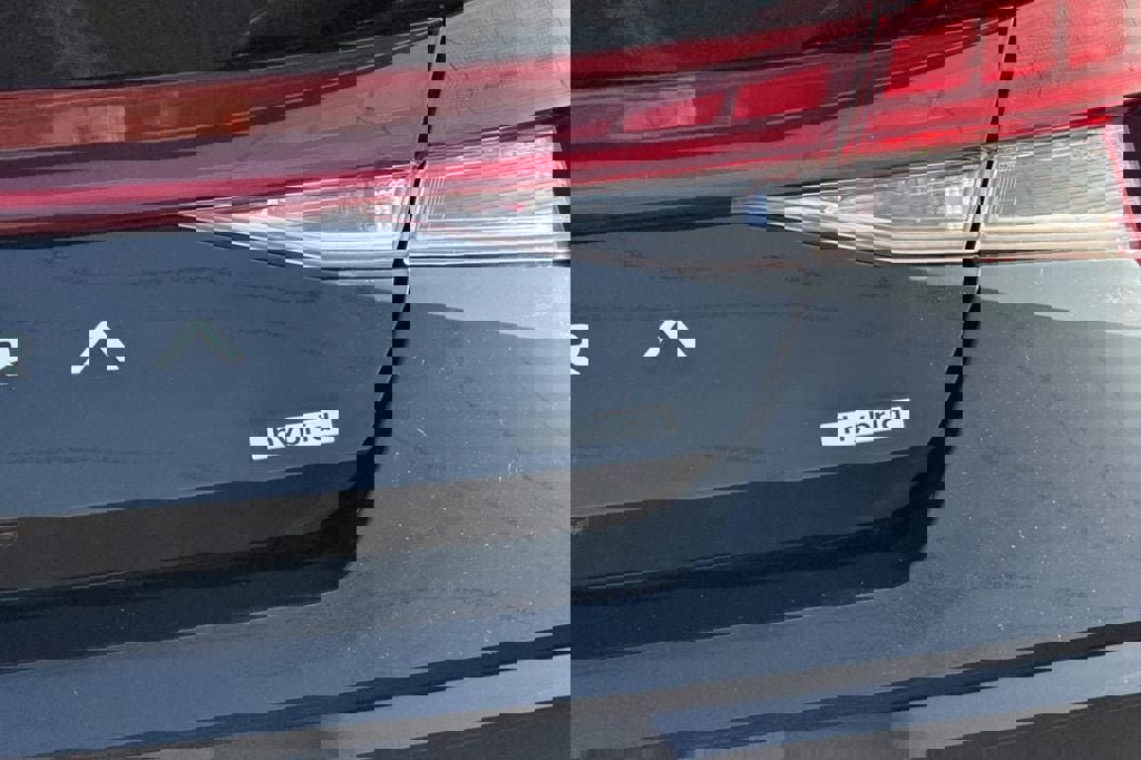 Used 2025 Hyundai Elantra Limited image 24