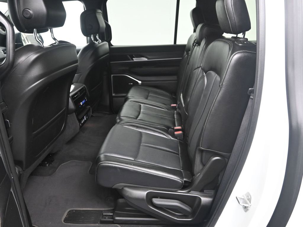 Used 2024 Jeep Wagoneer L Series II w/ Flexible Seating Group image 29