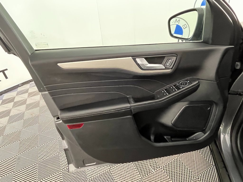 Used 2021 Ford Escape SE image 27