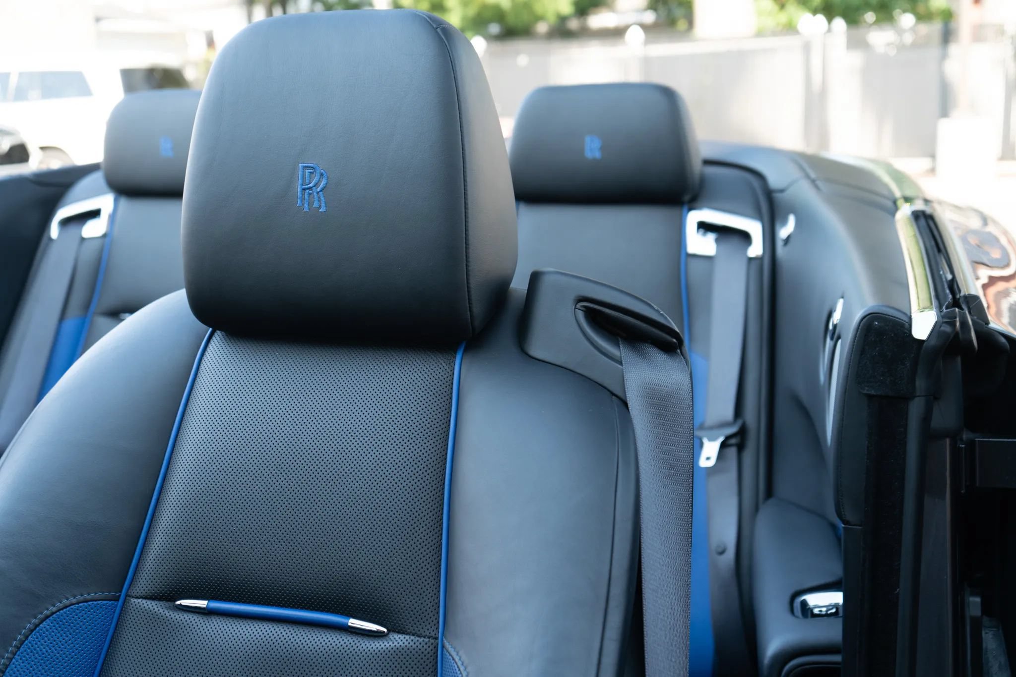 Used 2017 Rolls-Royce Dawn RWD image 17