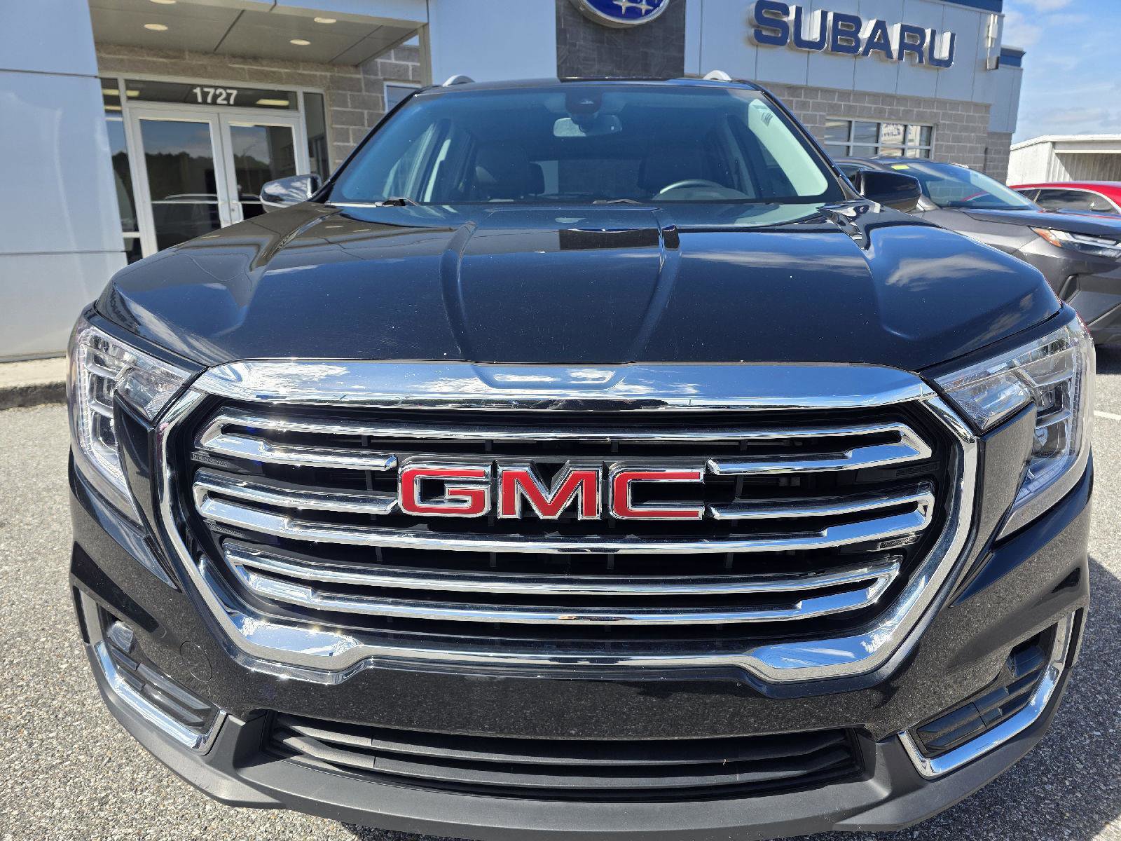 Used 2024 GMC Terrain SLT image 2