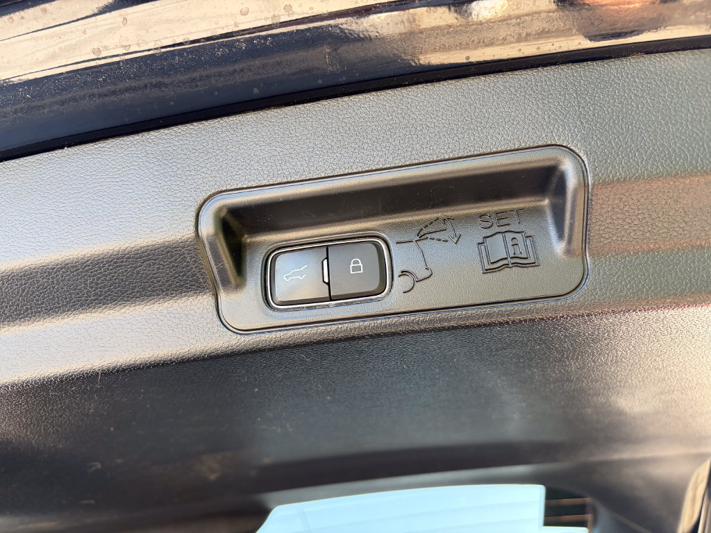 Used 2021 Ford Explorer Platinum w/ Equipment Group 601A AWD/4WD image 16