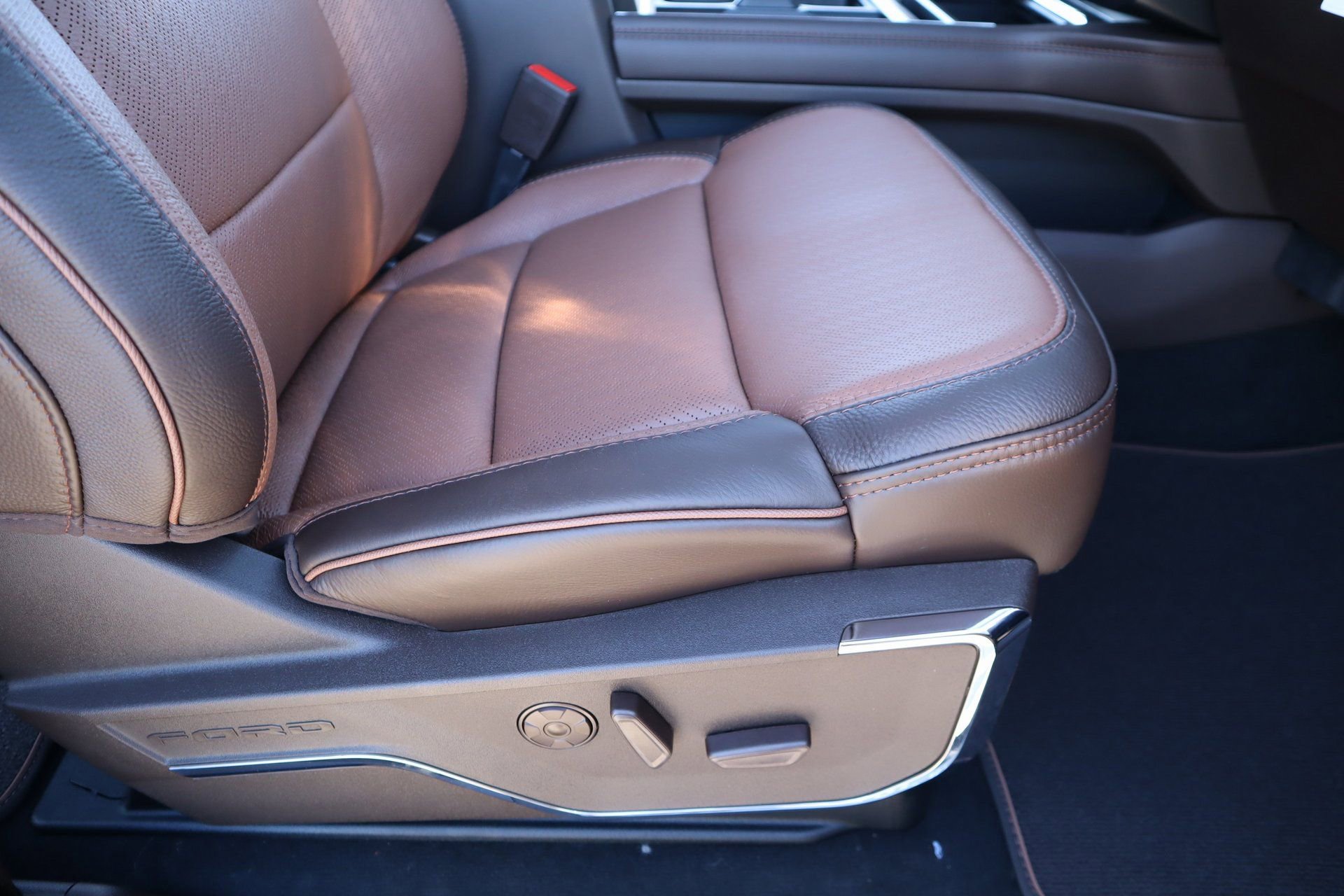 New 2026 Ford F350 King Ranch w/ Chrome Package image 15